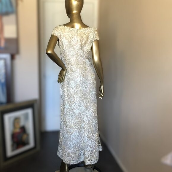 TADOSHI SHOJI Gold & Cream Blanchett Metallic V-Neck Gown - Picture 7 of 16